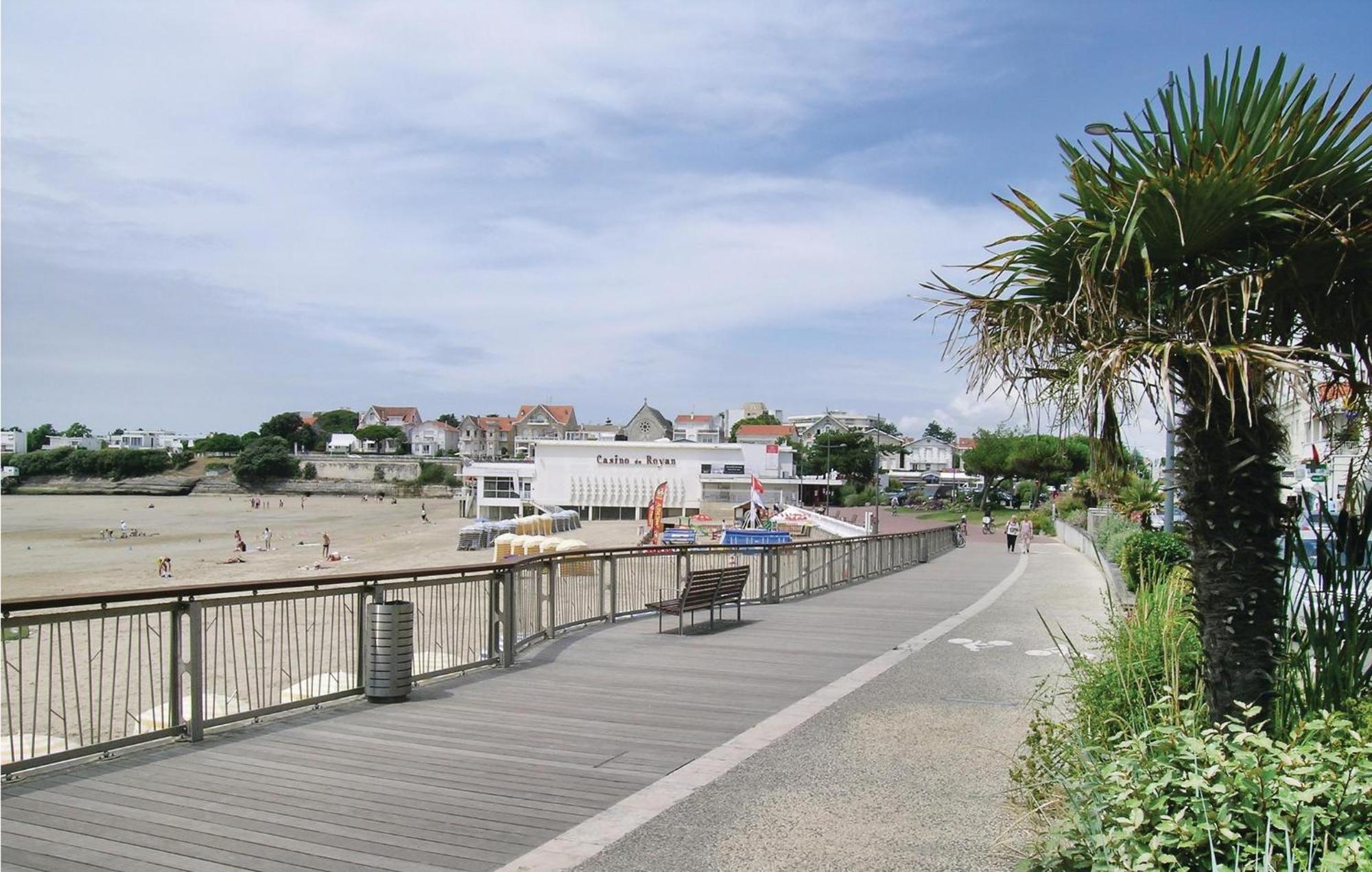 Gorgeous Apartment In Royan With Kitchen Exterior photo