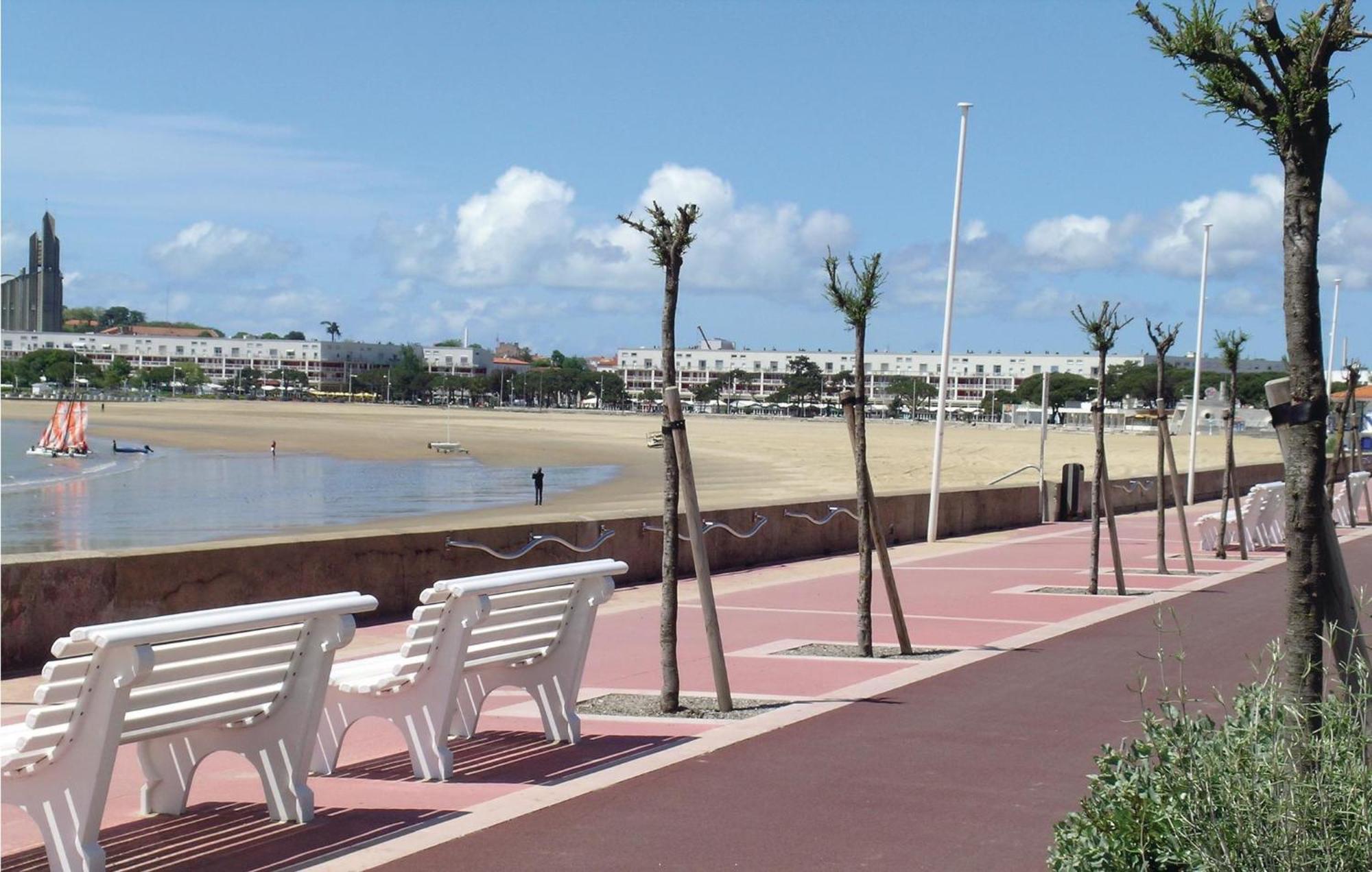 Gorgeous Apartment In Royan With Kitchen Exterior photo
